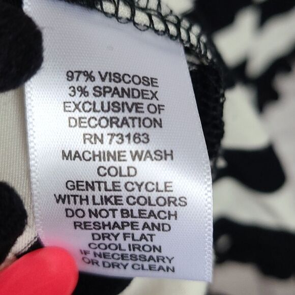 Cable & Gauge Black White Stripe Pom Pom Top Dolman Sleeve Luxe Softness Blouse - Picture 8 of 9